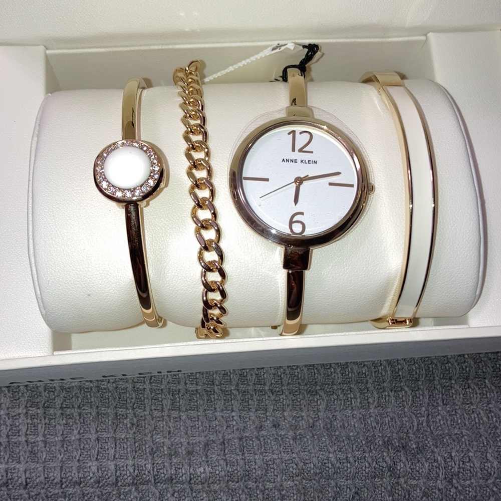 Women’s bracelets - Picture 2 of 5